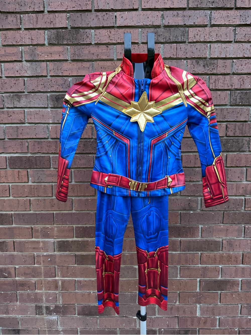 Disney Store Captain Marvel Costume Girls Kids Size 5/6 Jacke Pants Halloween